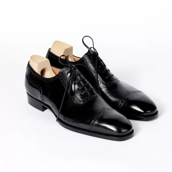 Saint Crispin's Black "V-Cap" Oxfors Made Of Hand-Colored Calfskin